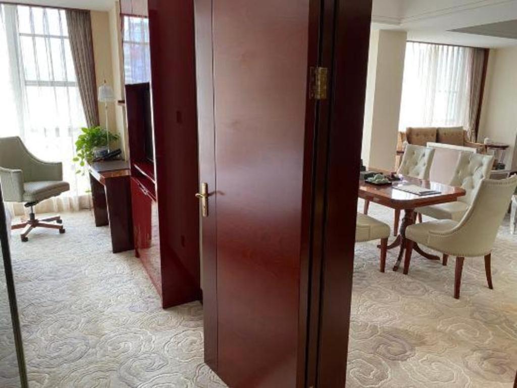 Jinan Silver Plaza Quancheng Hotel エクステリア 写真