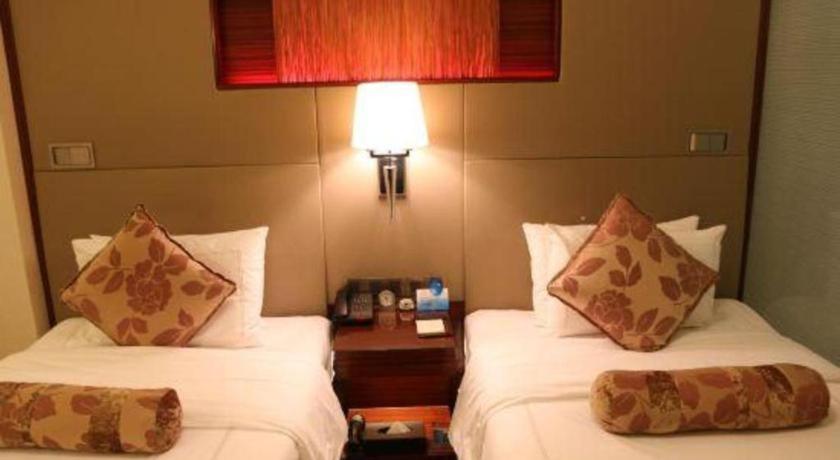 Jinan Silver Plaza Quancheng Hotel エクステリア 写真